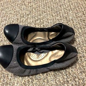 Black and gray flats stretch comfort